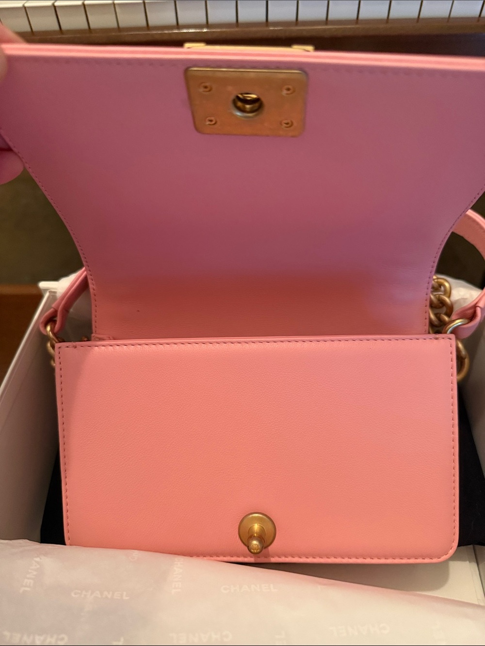 RARE ! Limited Edition Pink Quilted Chain Shoulder / belt Bag with Gold Hardware - Picture 4 of 9